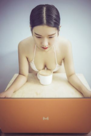 舰在亚丁湾电视剧全集免费观看_BD韩语电影完整版